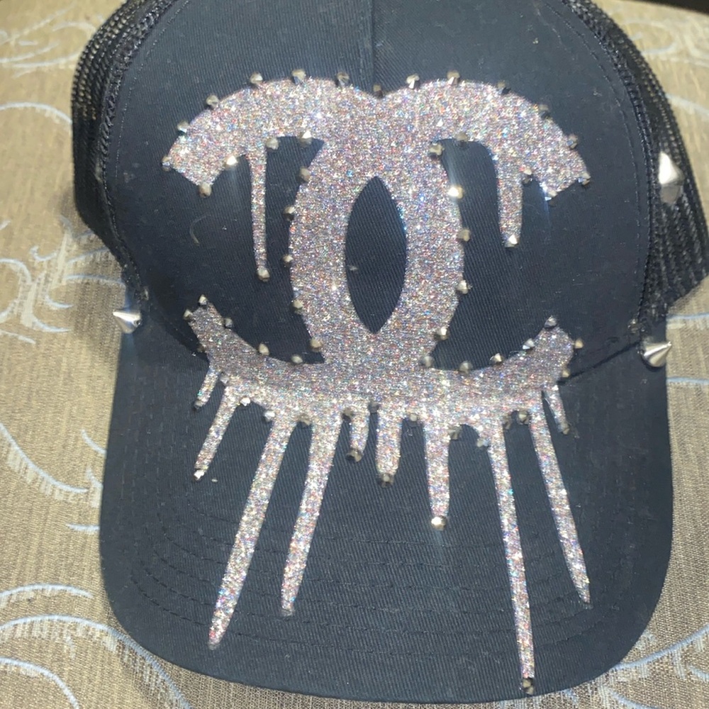 Custom Chanel like SnapBack